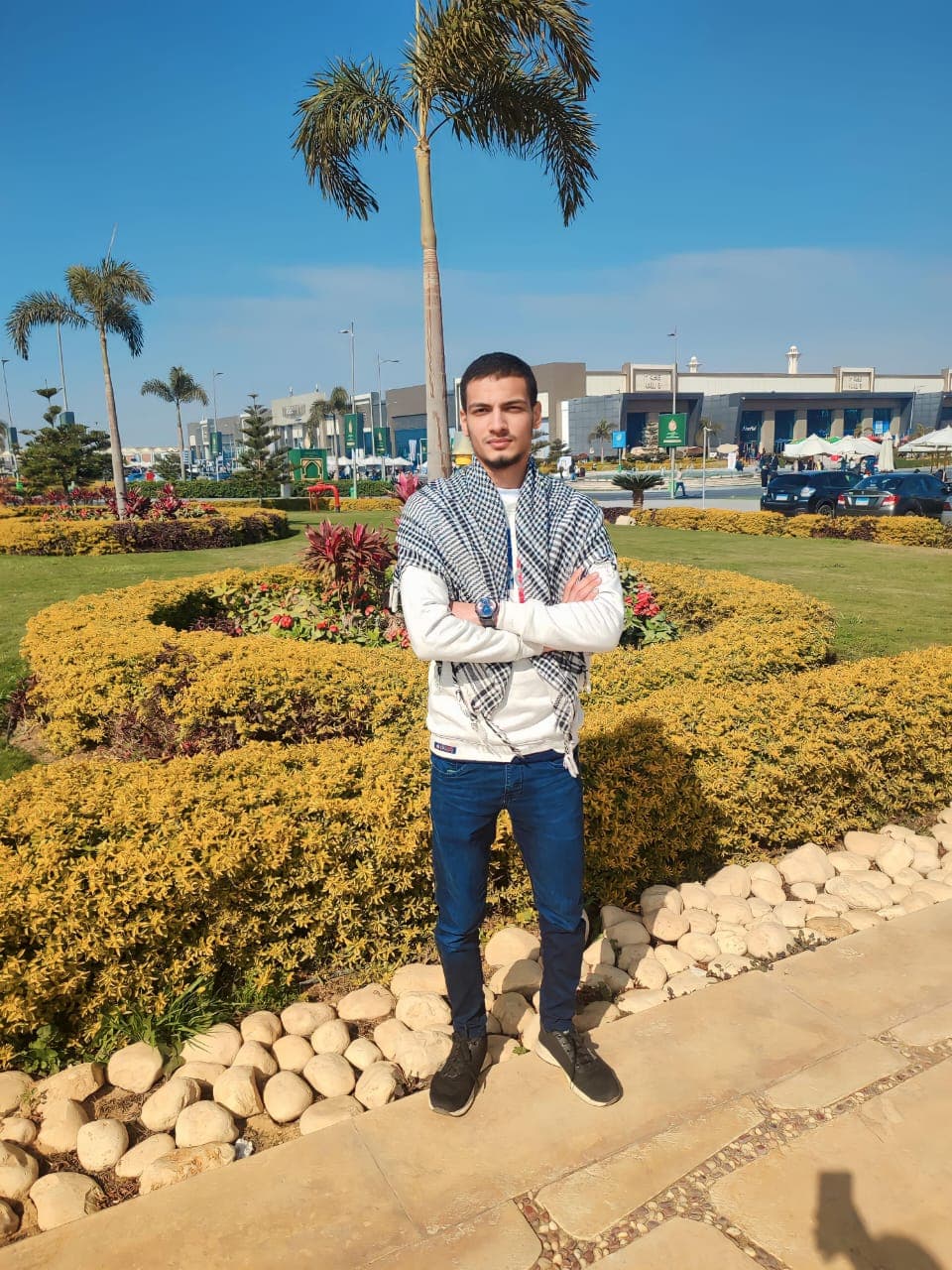الأستاذ أكرم